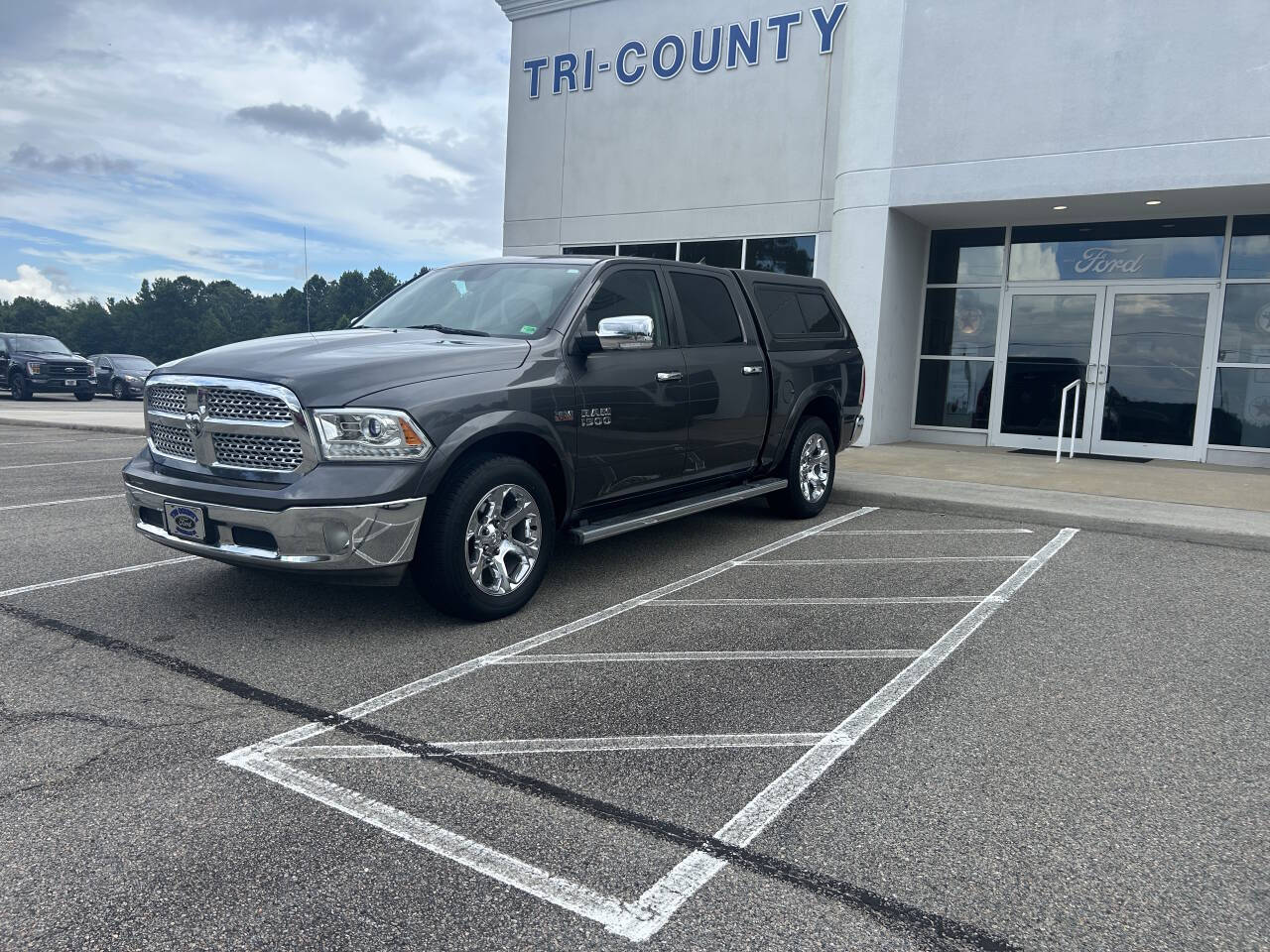 2017 Ram 1500 Laramie 4x4 4dr Crew Cab 5.5 ft. SB Pickup