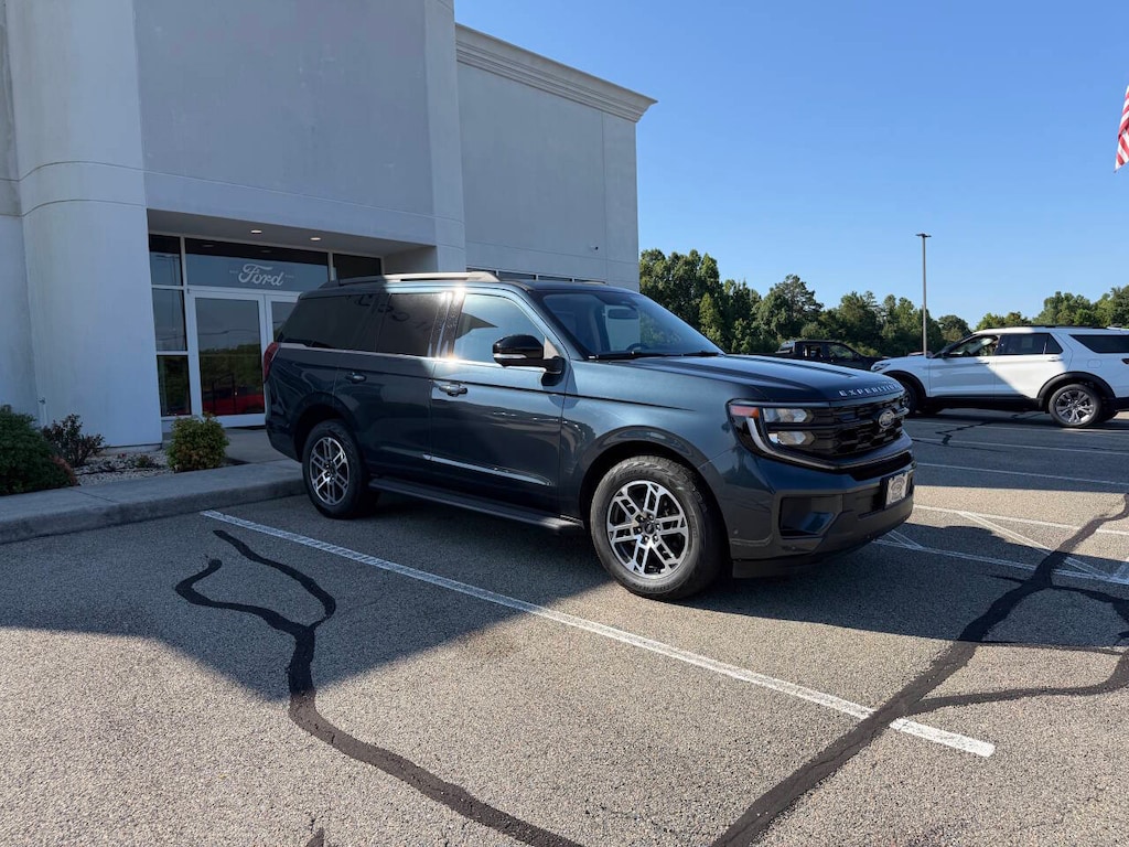 Used 2025 Ford Expedition Active 4x4 4dr SUV SUV