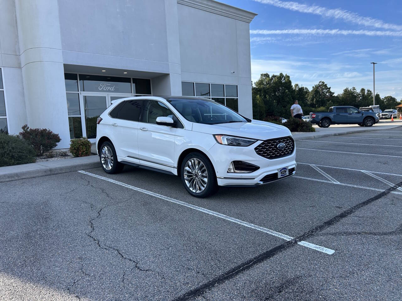 2021 Ford Edge Titanium photo 3
