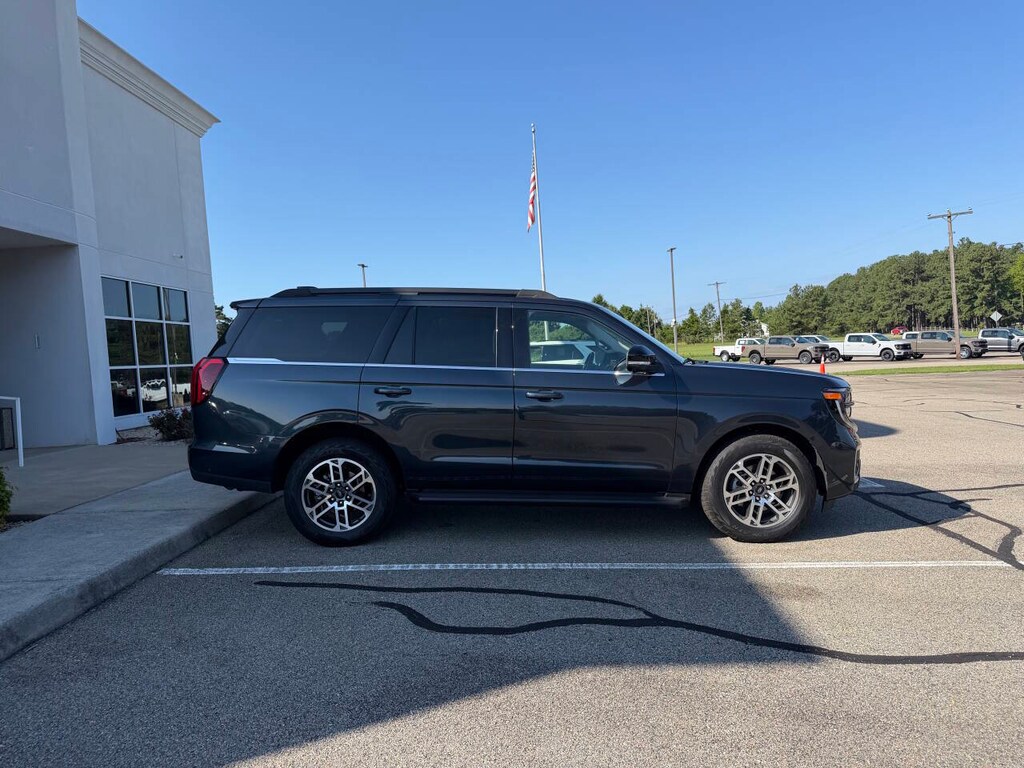 Used 2025 Ford Expedition Active 4x4 4dr SUV SUV