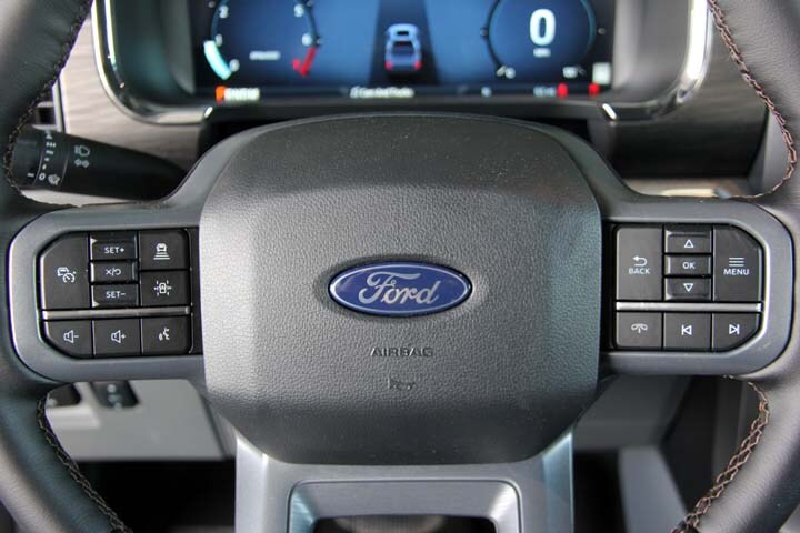 2025 Ford F-150 Lariat photo 3