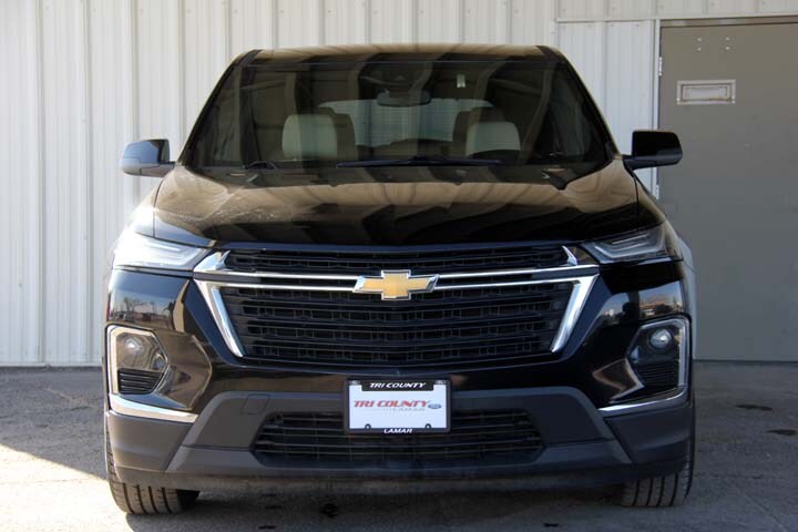2022 Chevrolet Traverse LS photo 2