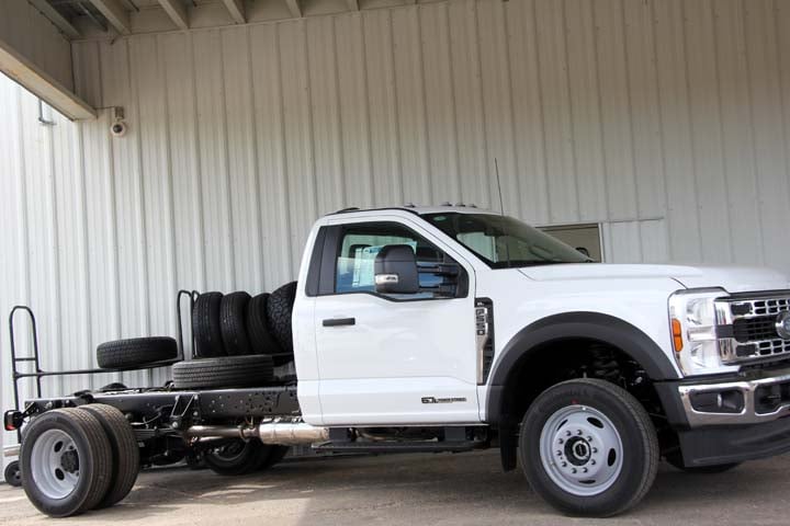 2026 Ford F-550 Super Duty Chassis Cab XL's photo