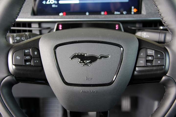 2025 Ford Mustang Mach-E Premium photo 4