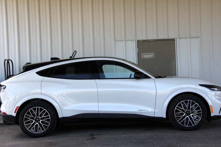 2025 Ford Mustang Mach-E Premium - Photo 13