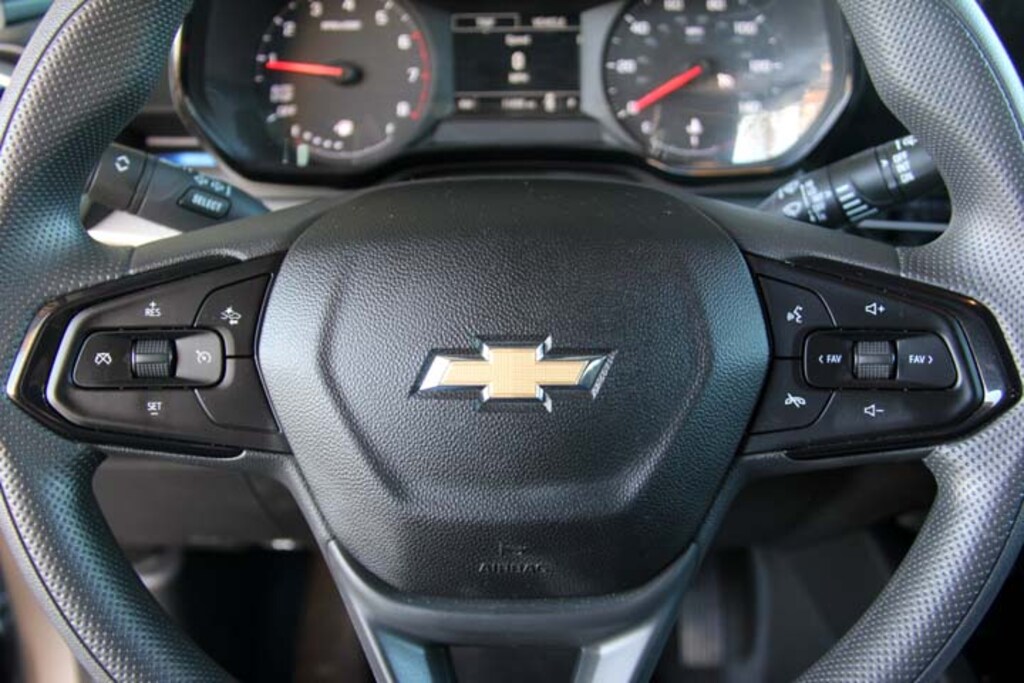 Used 2025 Chevrolet Trax LS Wagon