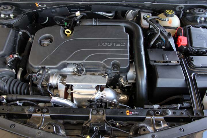 2022 Chevrolet Malibu LS photo 3