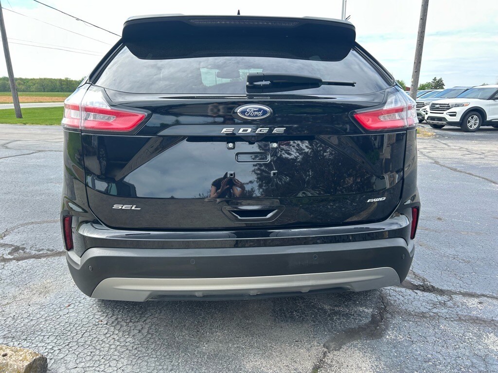 2022 Ford Edge SEL photo 4