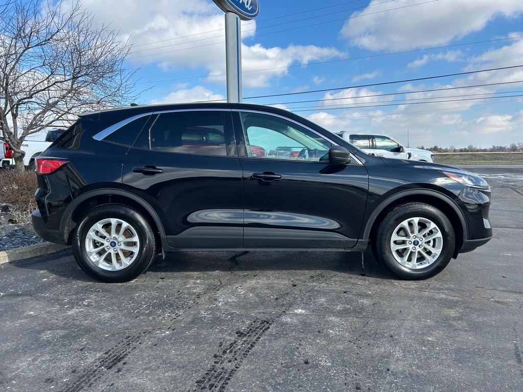 Used 2022 Ford Escape SE with VIN 1FMCU9G67NUB48108 for sale in Oak Harbor, OH