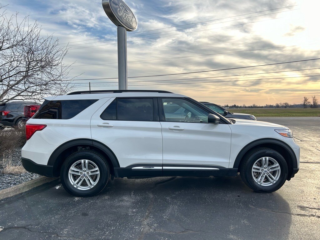 2022 Ford Explorer XLT photo 3