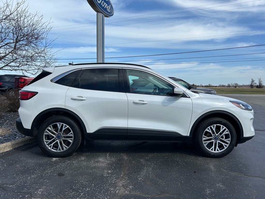2022 Ford Escape SEL photo 3