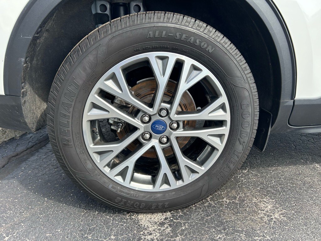 2022 Ford Escape SEL photo 4