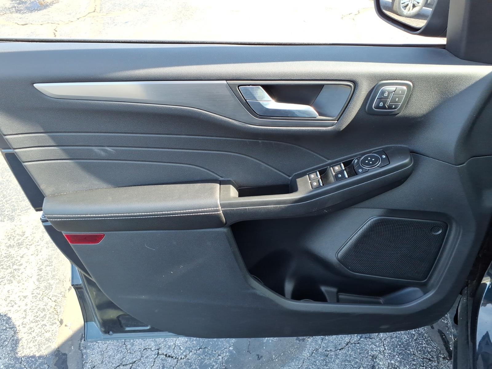 2022 Ford Escape Titanium - Photo 20