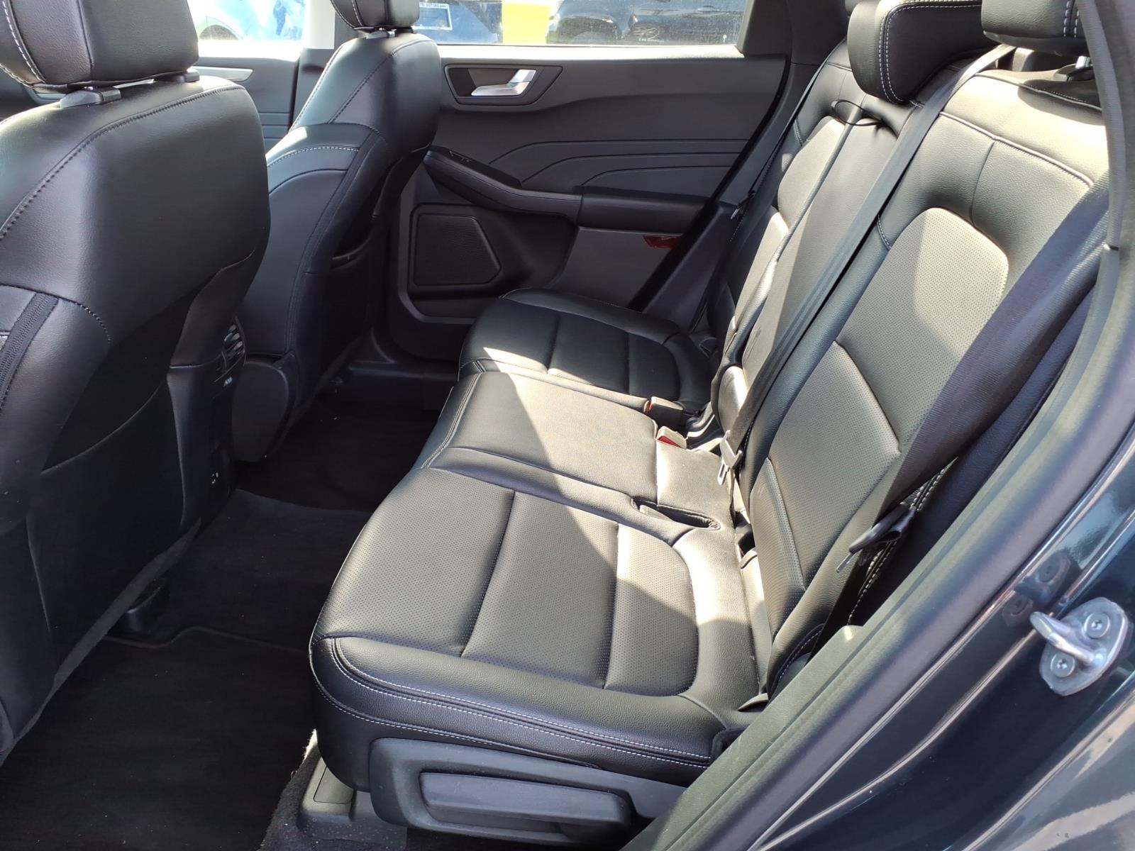 2022 Ford Escape Titanium - Photo 11