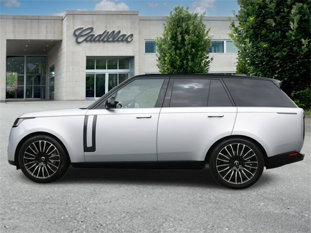 2023 Land Rover Range Rover SE photo 4