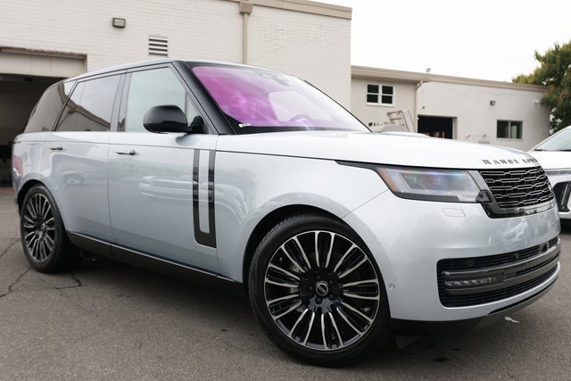2023 Land Rover Range Rover SE's photo