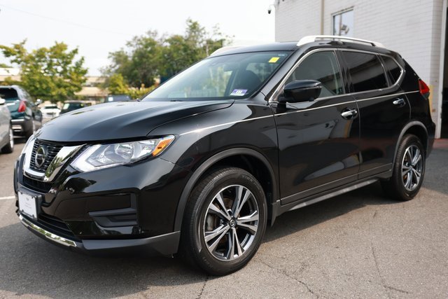 2019 Nissan Rogue SV photo 3