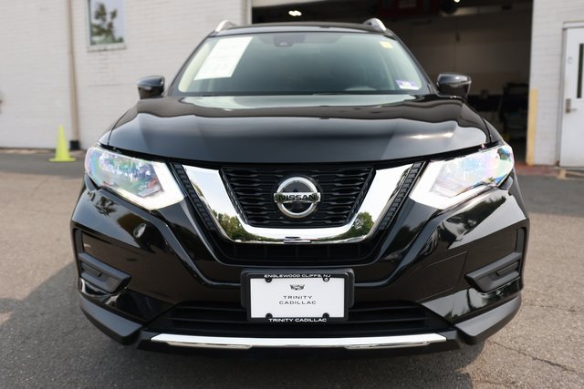2019 Nissan Rogue SV photo 2