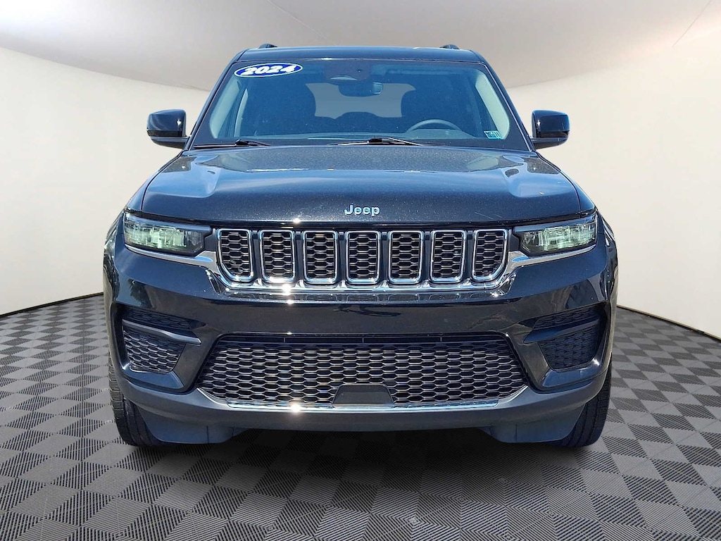 Used 2024 Jeep Grand Cherokee Laredo SUV