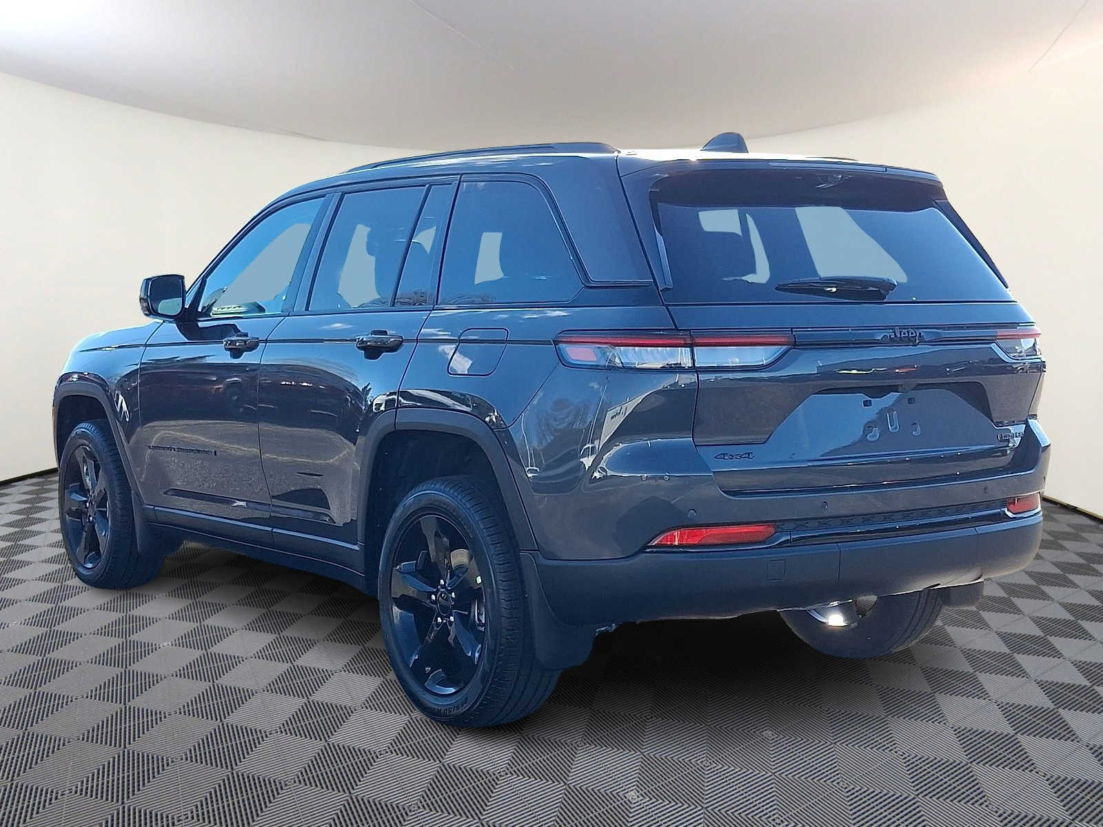Used 2025 Jeep Grand Cherokee Limited SUV