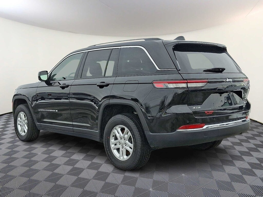 Used 2024 Jeep Grand Cherokee Laredo SUV