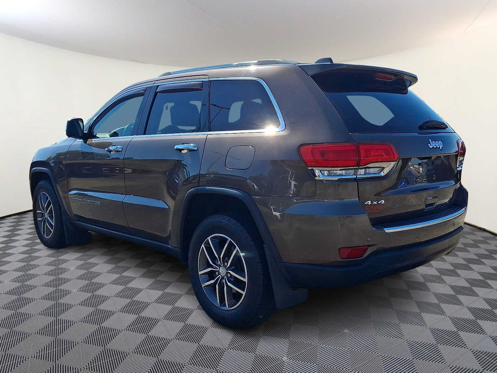 Used 2018 Jeep Grand Cherokee Limited 4x4 SUV