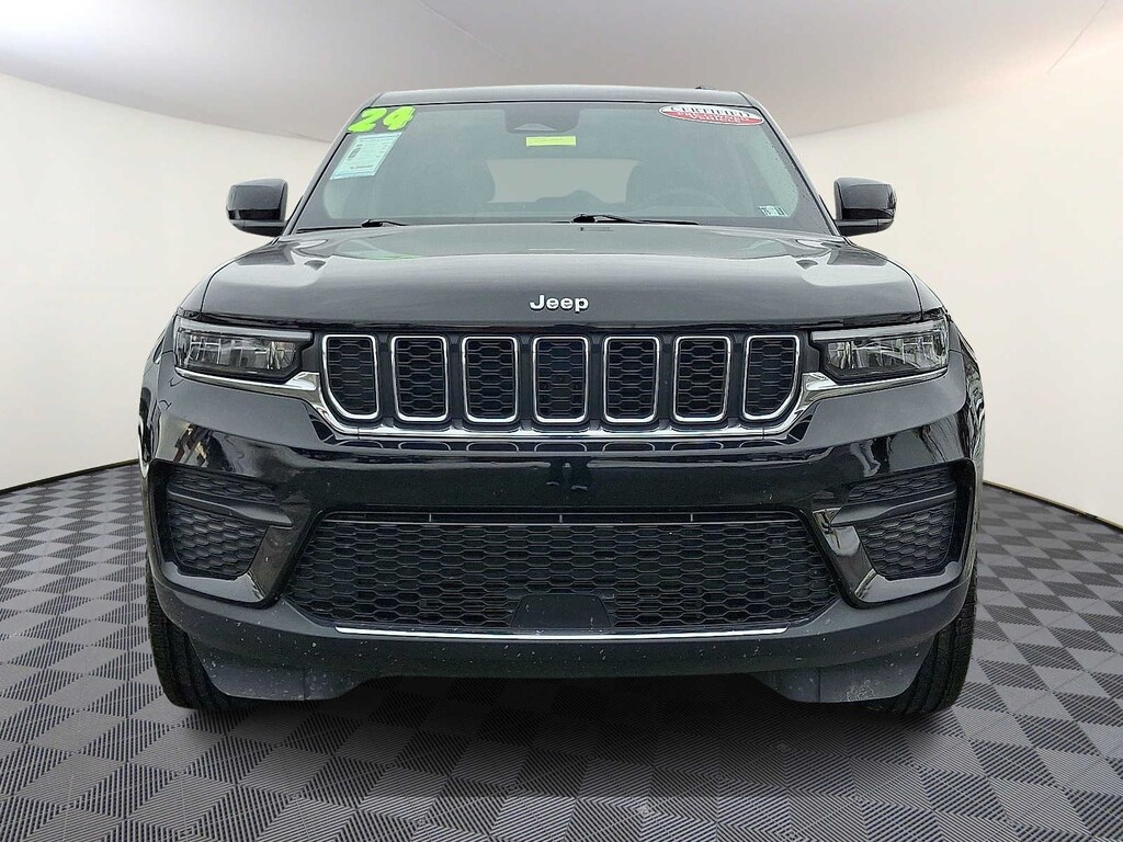 Used 2024 Jeep Grand Cherokee Laredo SUV