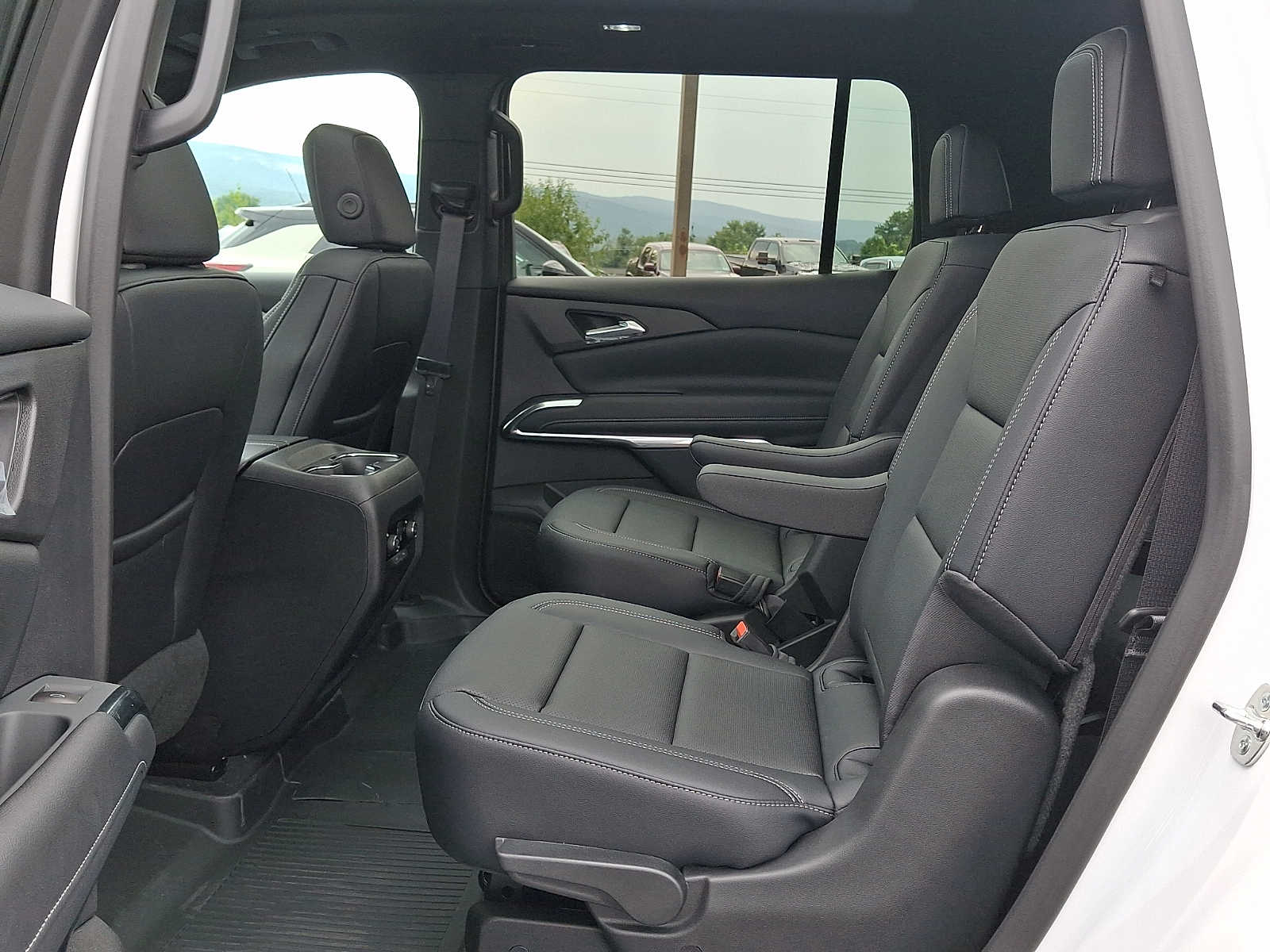 2027 Chevrolet Traverse LT - Photo 6