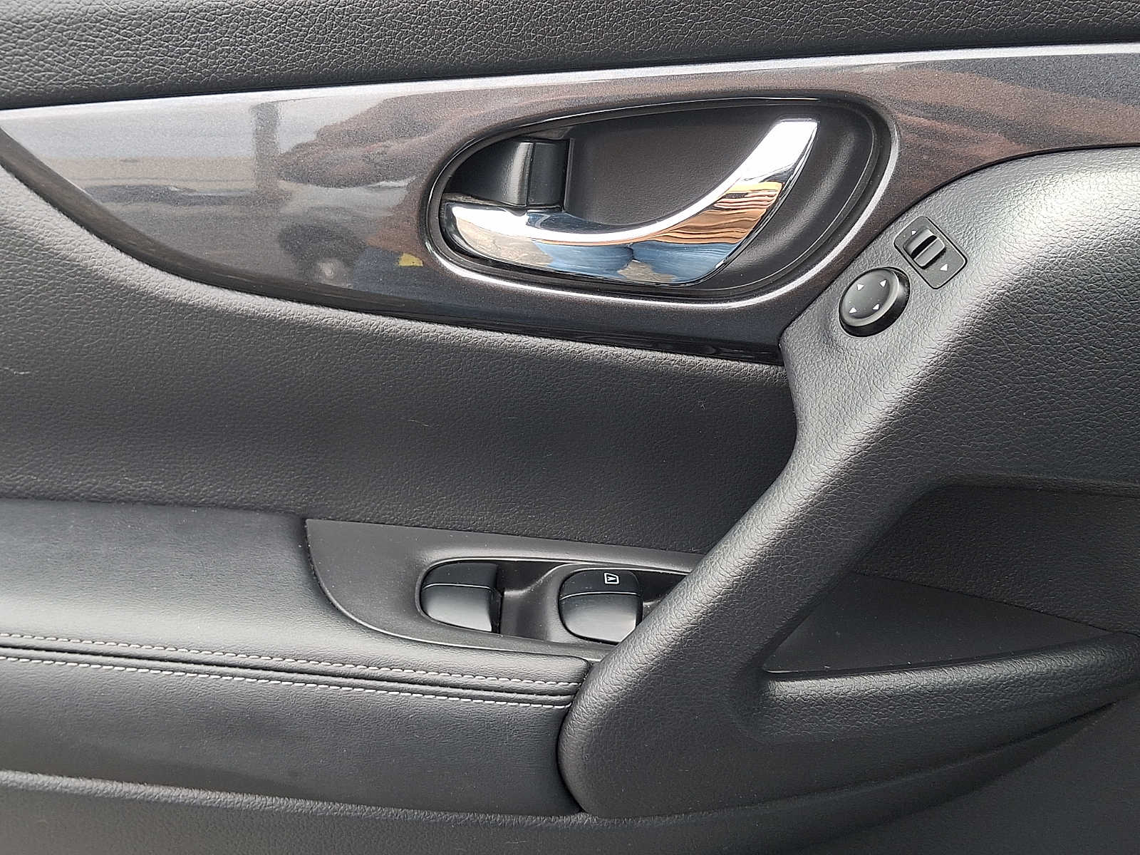 2020 Nissan Rogue SV - Photo 12