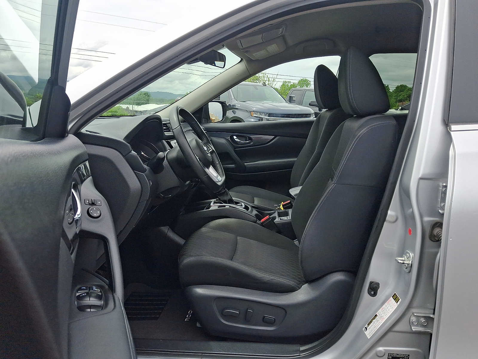 2020 Nissan Rogue SV - Photo 13