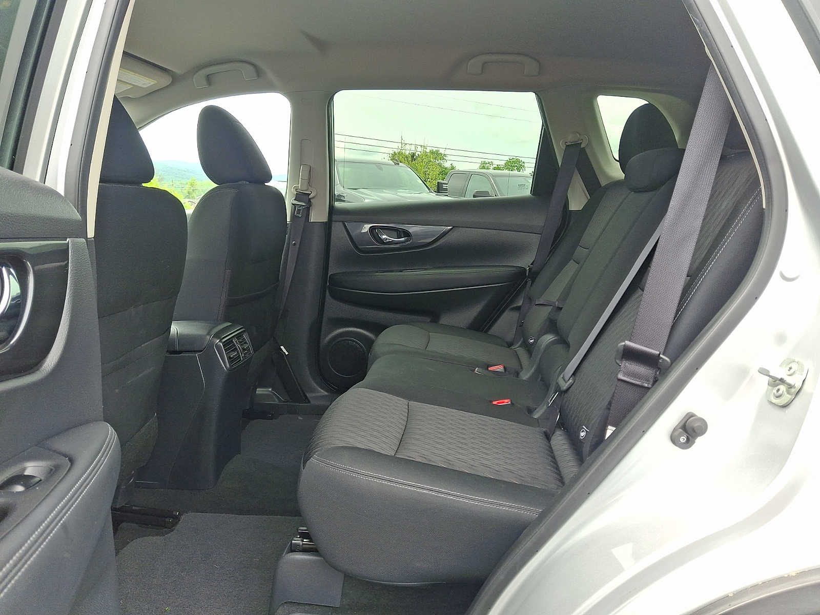 2020 Nissan Rogue SV - Photo 10