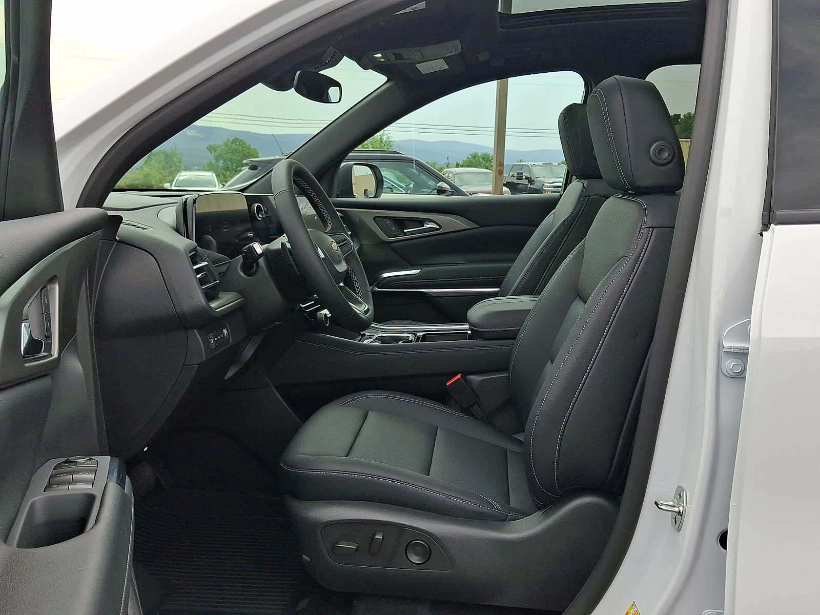 2027 Chevrolet Traverse LT - Photo 10