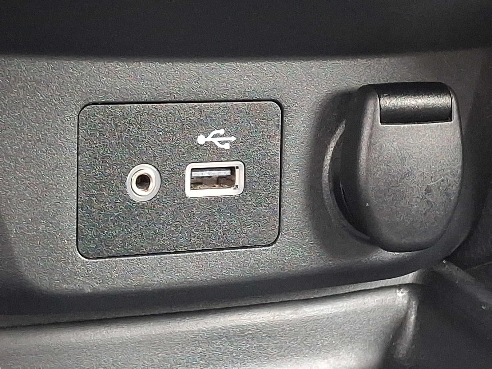 2020 Nissan Rogue SV - Photo 25