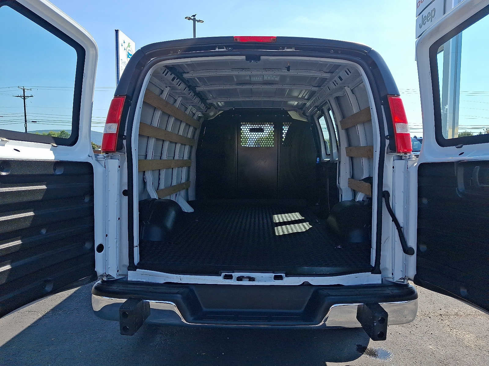 2024 GMC Savana Cargo Work Van - Photo 28