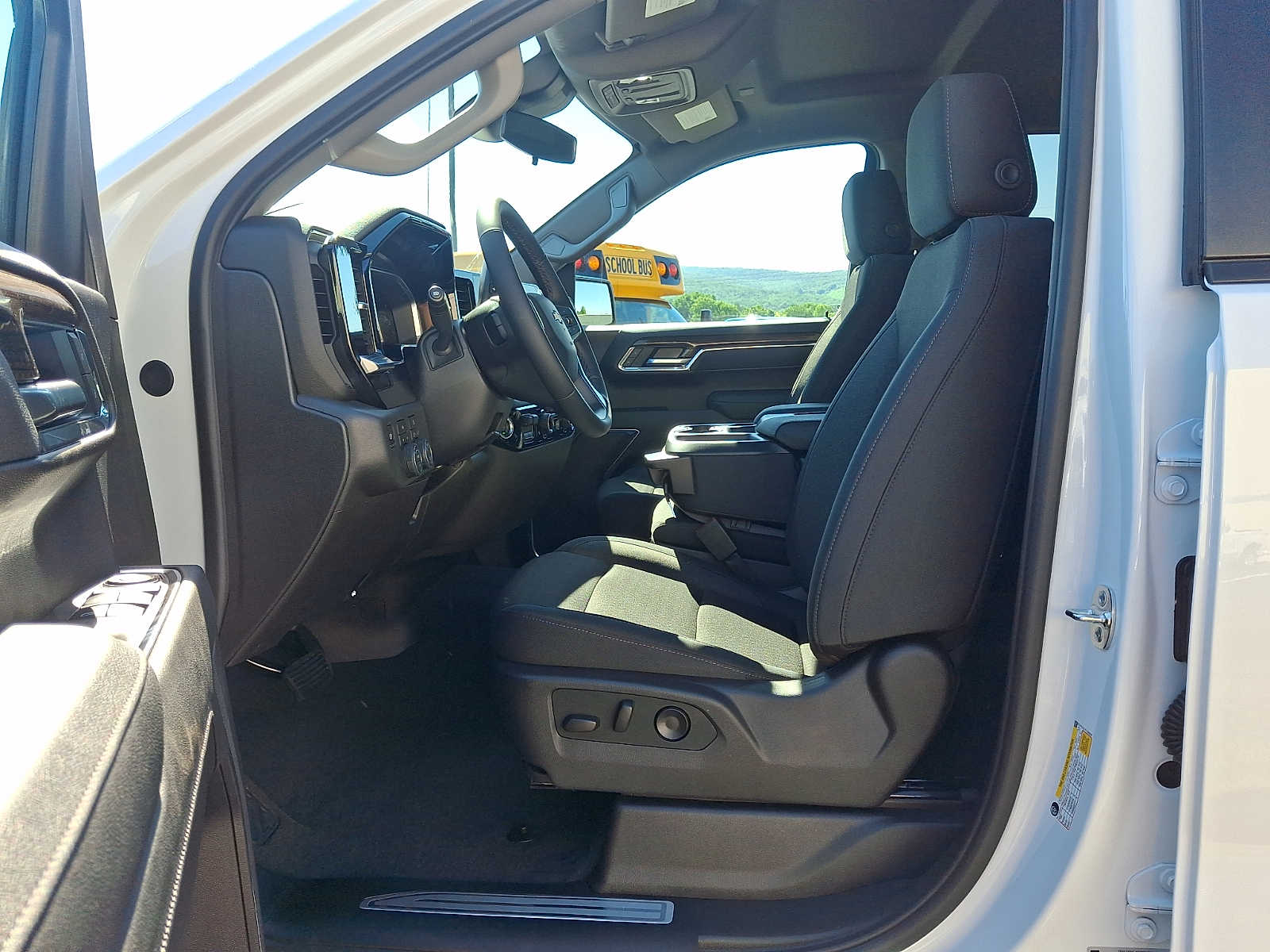 2026 Chevrolet Silverado 1500 LT - Photo 9