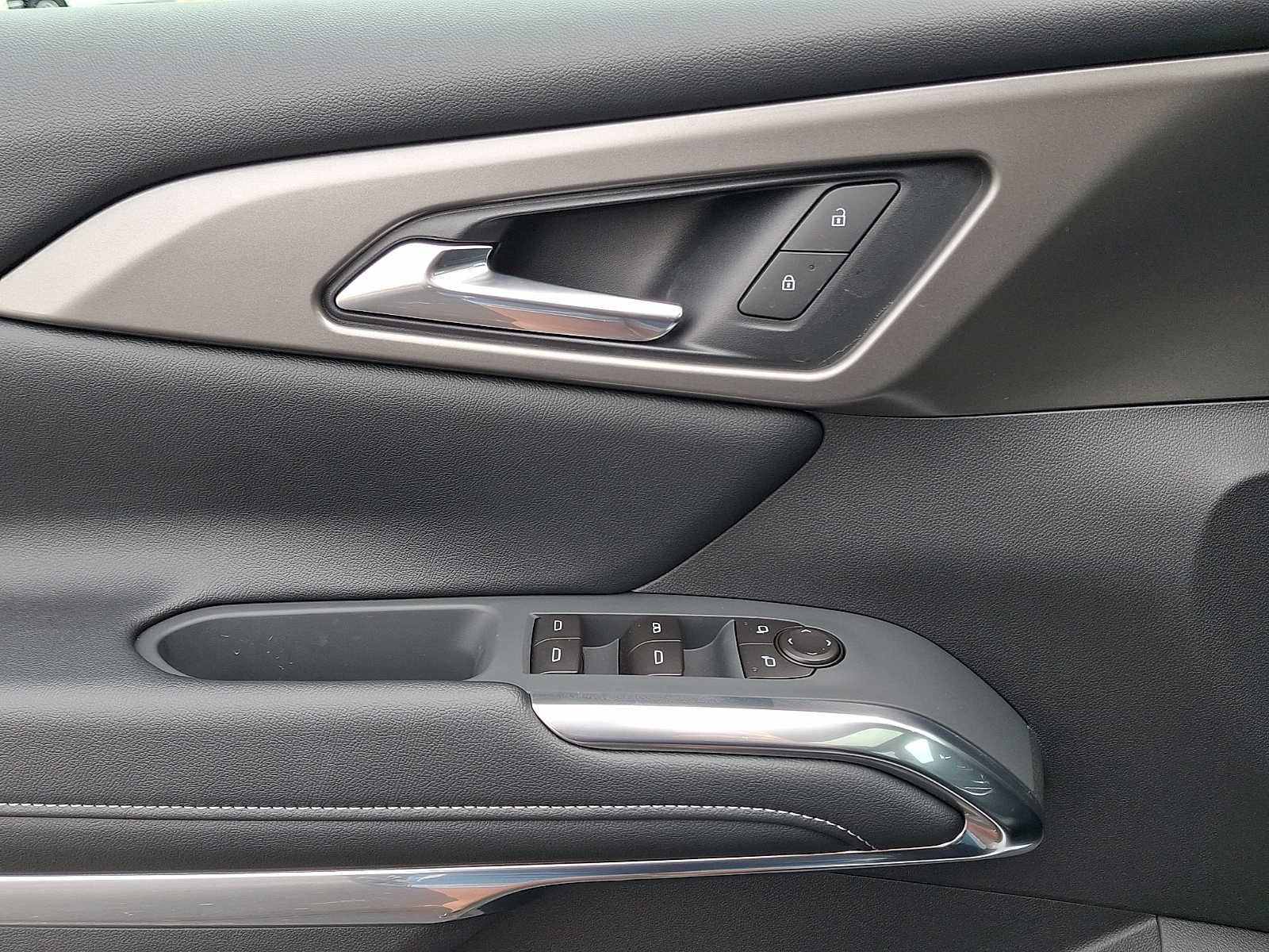2027 Chevrolet Traverse LT - Photo 9