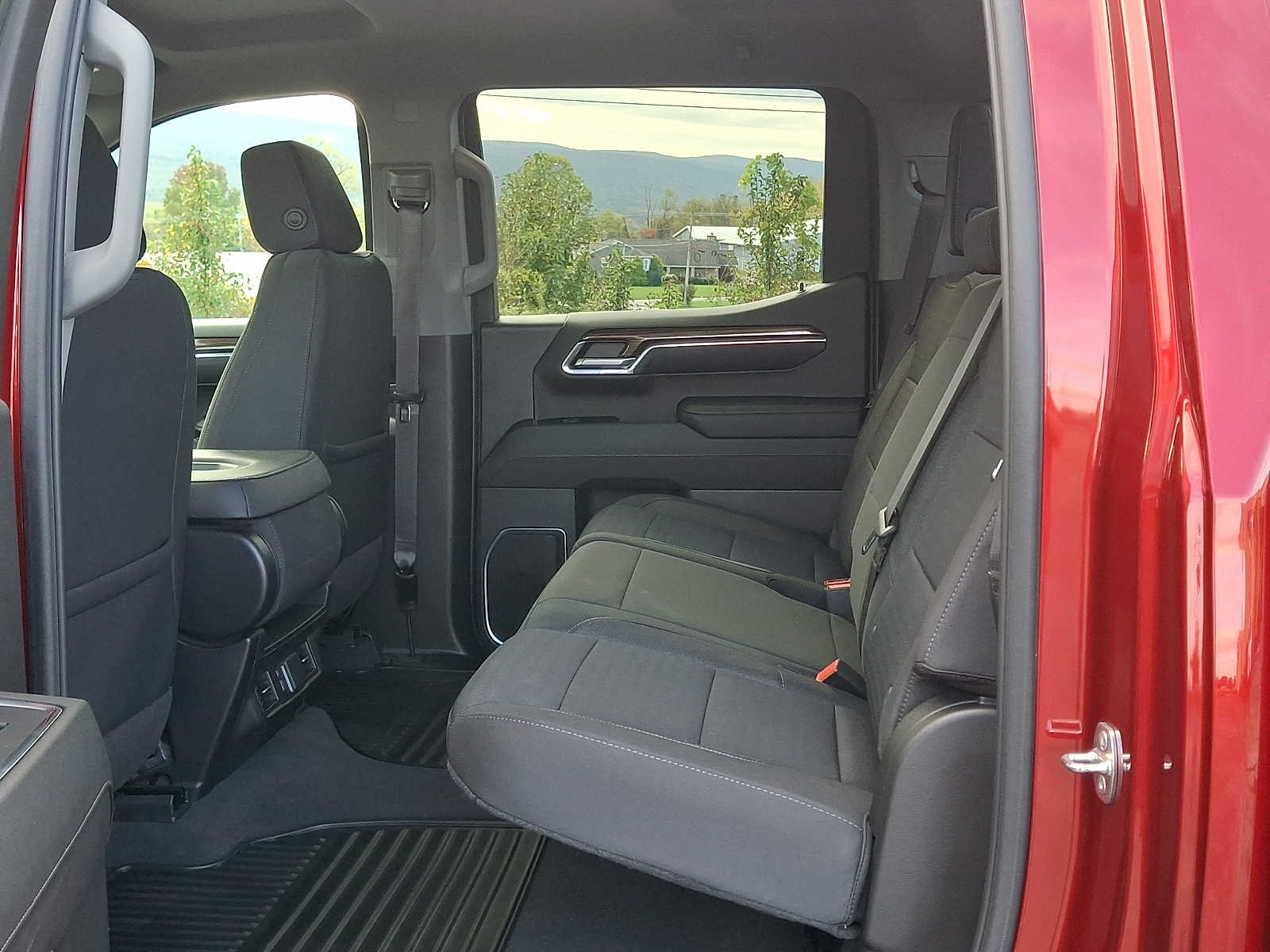 2024 Chevrolet Silverado 1500 LT - Photo 10