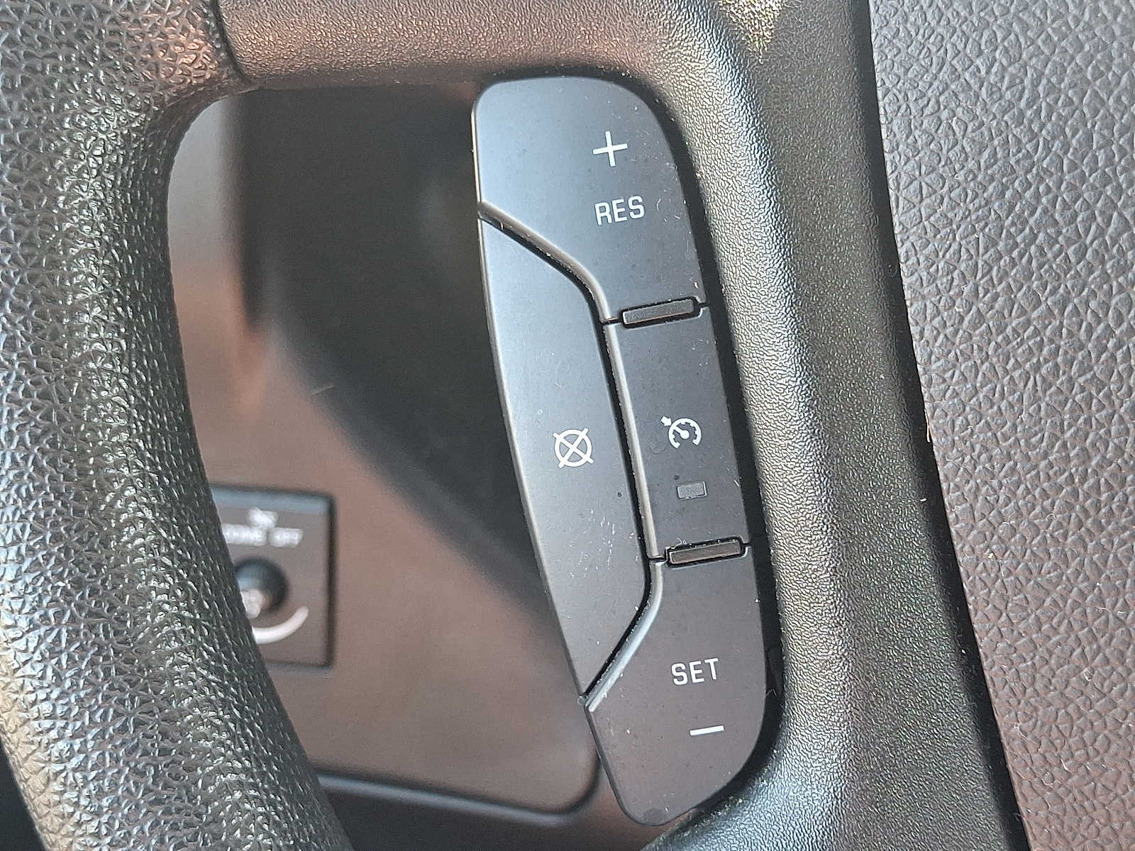 2024 GMC Savana Cargo Work Van - Photo 20