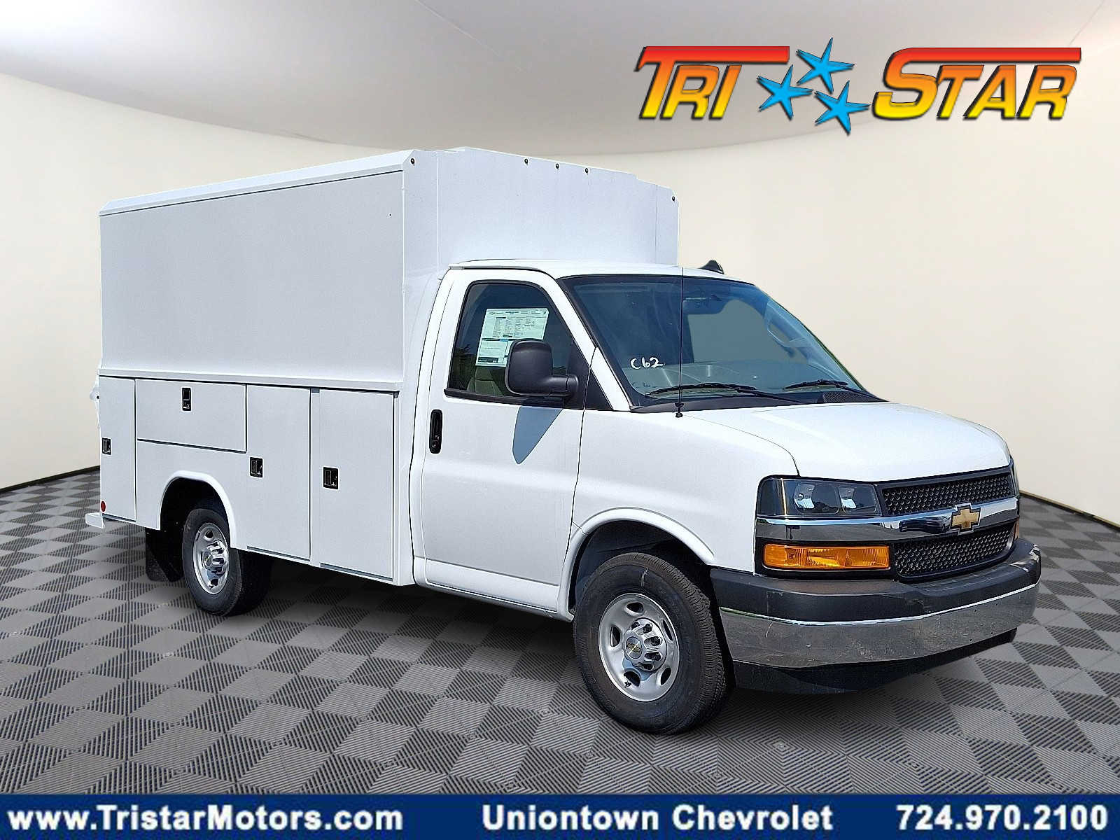 2025 Chevrolet Express Cutaway Base's photo