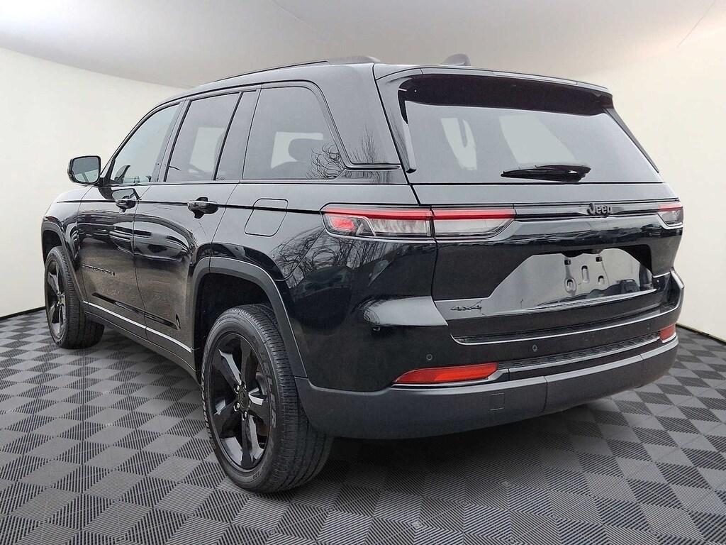 Used 2024 Jeep Grand Cherokee Altitude X 4x4 SUV