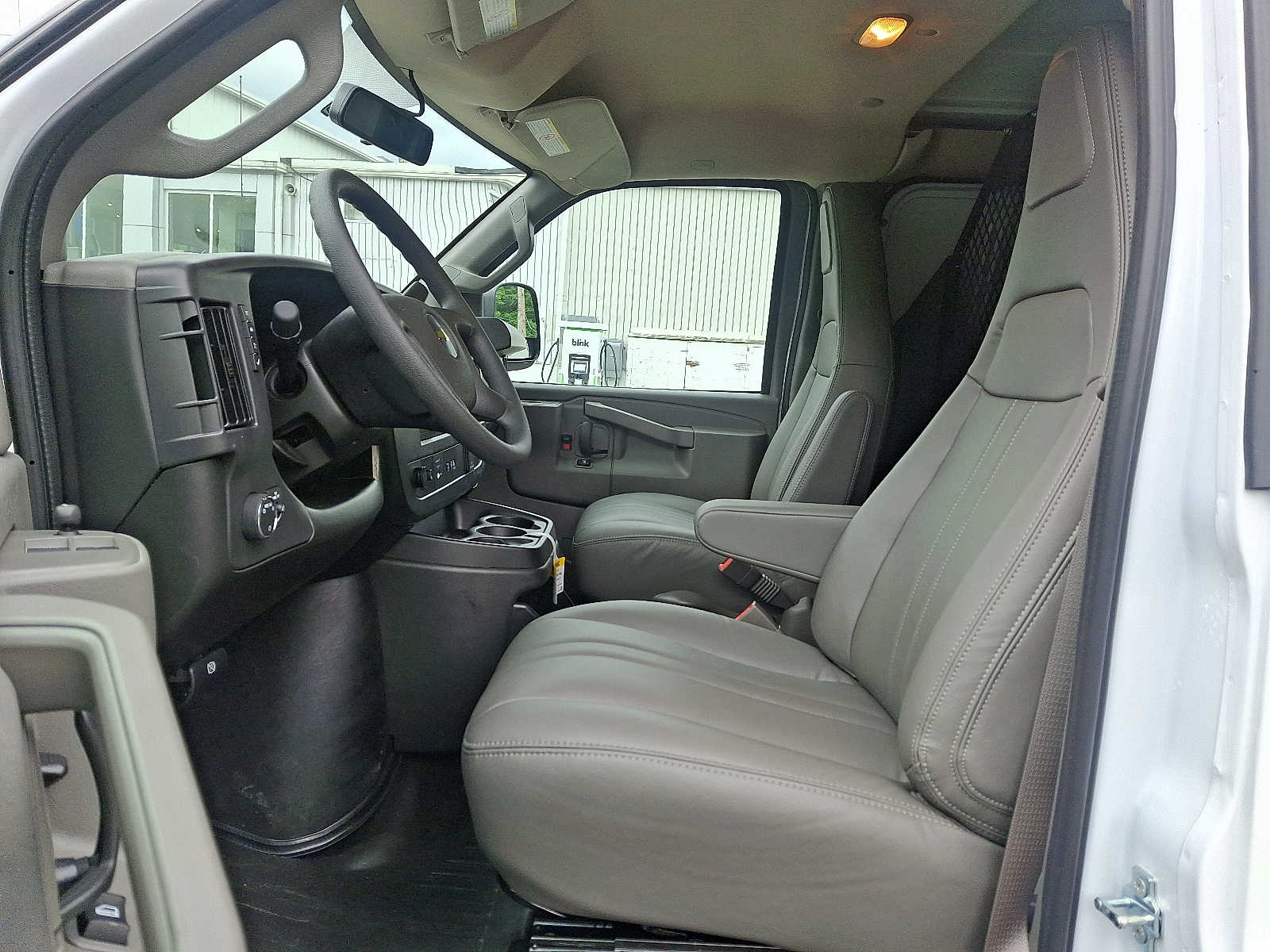 2025 Chevrolet Express Cargo Work Van - Photo 10