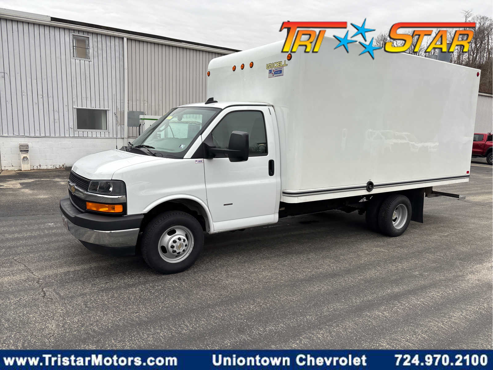 2023 Chevrolet Express Cutaway Base's photo