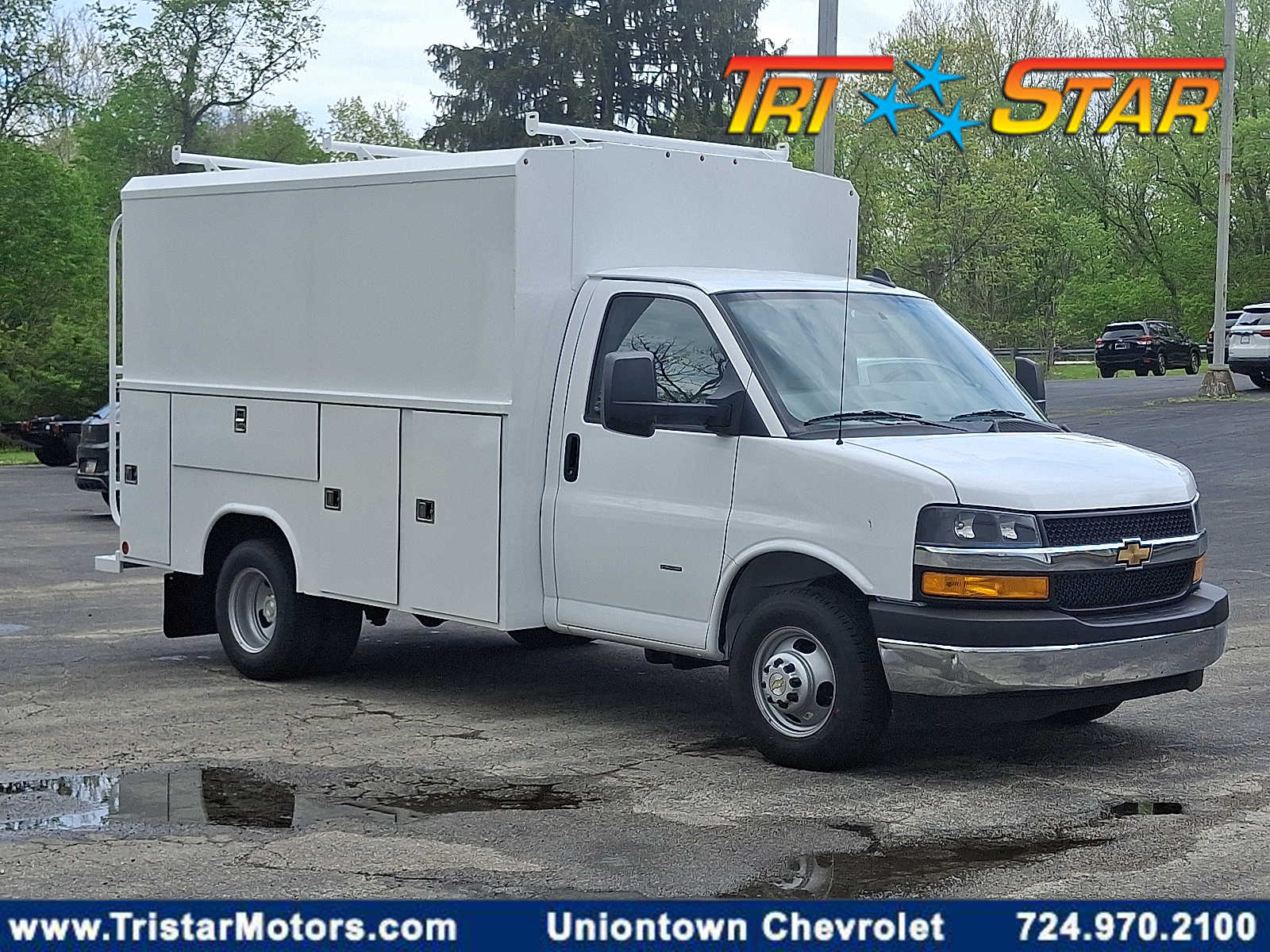 2025 Chevrolet Express Cutaway Base's photo