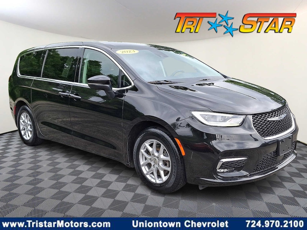 Used 2023 Chrysler Pacifica Touring L