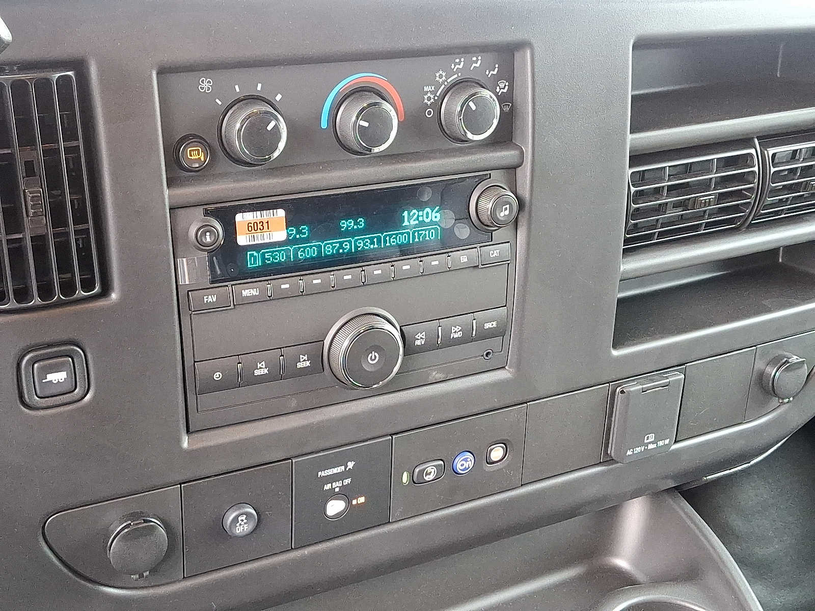 2025 Chevrolet Express Cargo Work Van - Photo 15