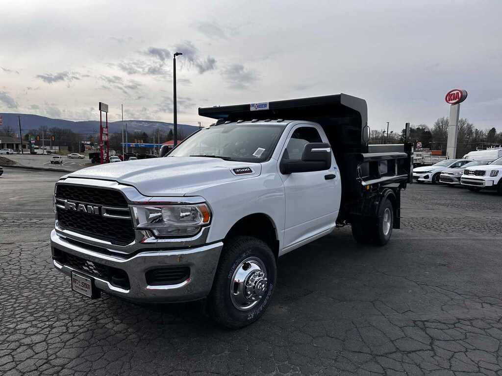 New 2024 Ram 3500 Chassis Cab 3500 TRADESMAN CHASSIS REGULAR CAB 4X4 60