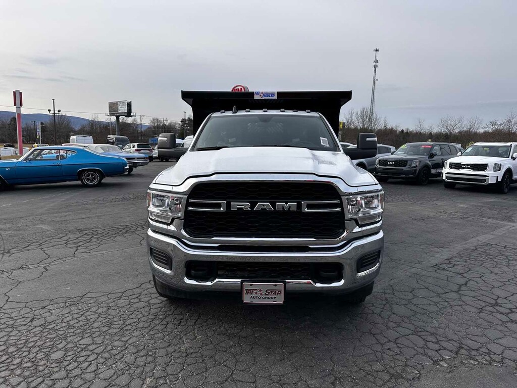 New 2024 Ram 3500 Chassis Cab 3500 TRADESMAN CHASSIS REGULAR CAB 4X4 60