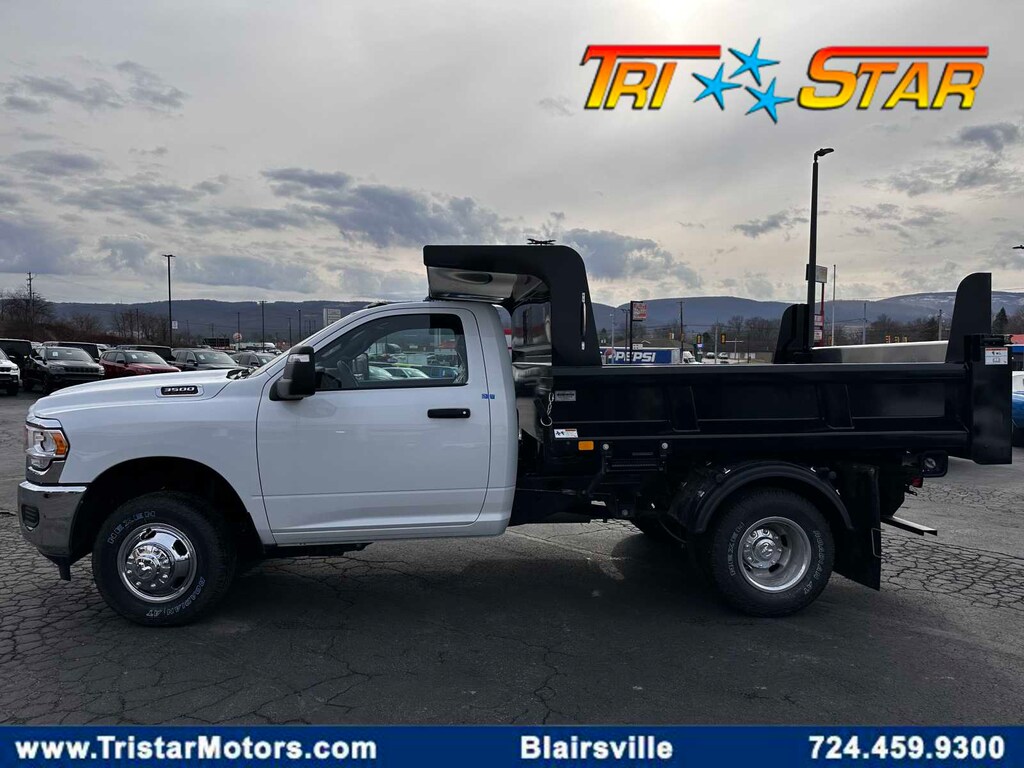 New 2024 Ram 3500 Chassis Cab 3500 TRADESMAN CHASSIS REGULAR CAB 4X4 60
