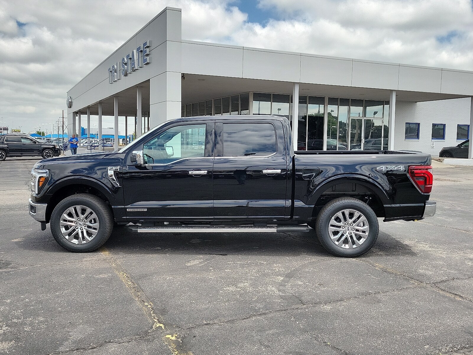 2025 Ford F-150 Lariat photo 2
