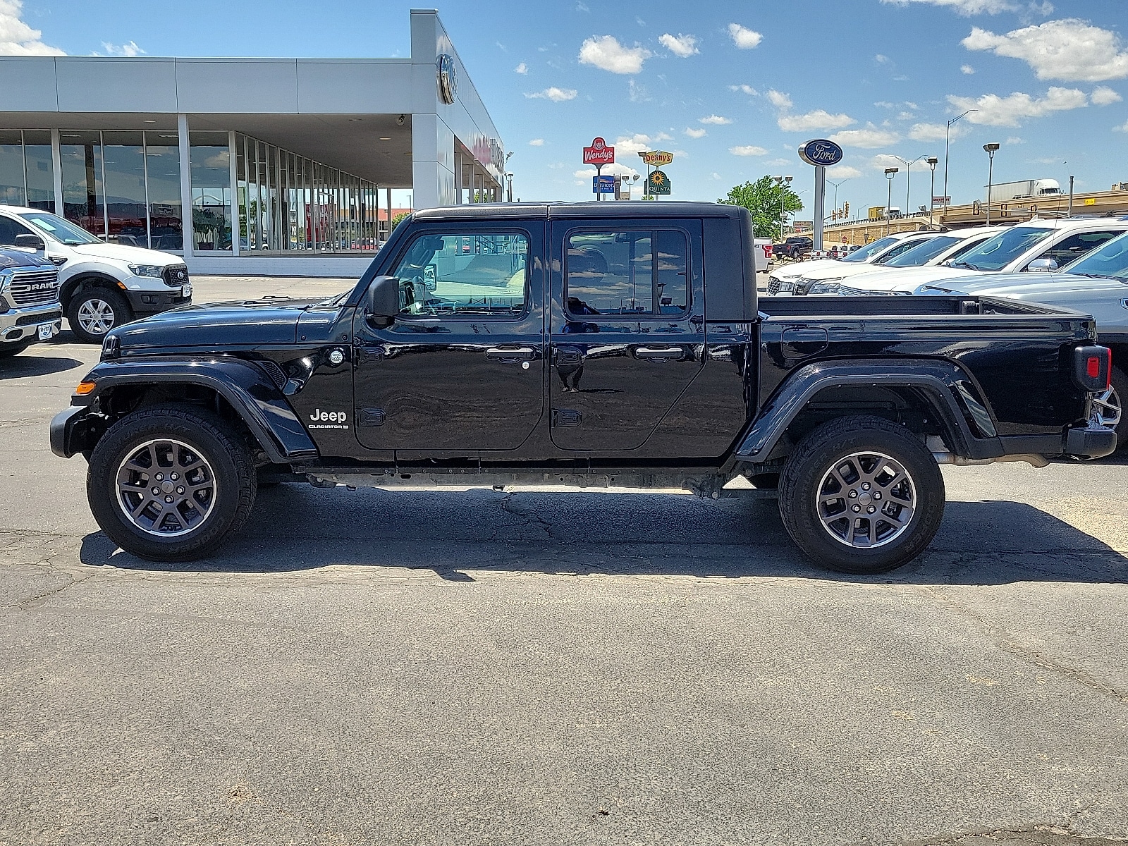 Used 2023 Jeep Gladiator Overland with VIN 1C6HJTFG7PL521237 for sale in Amarillo, TX